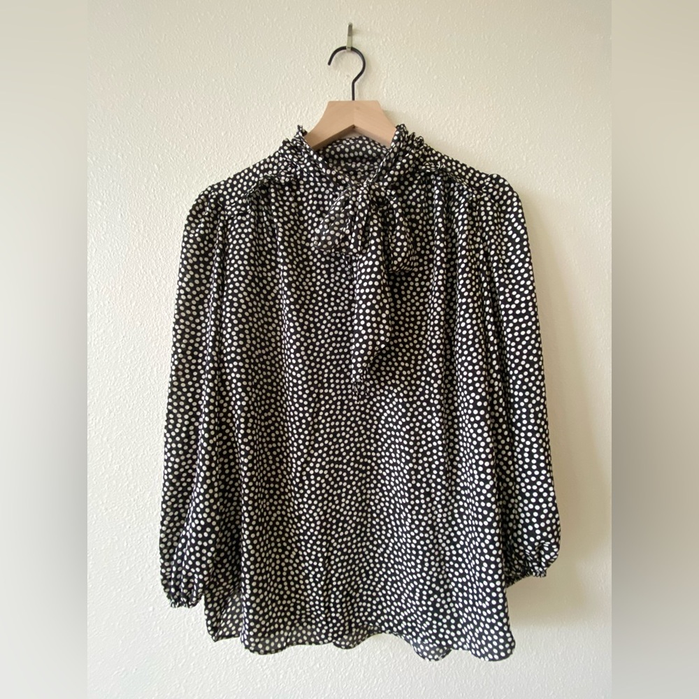 Max Studio blouse size small.